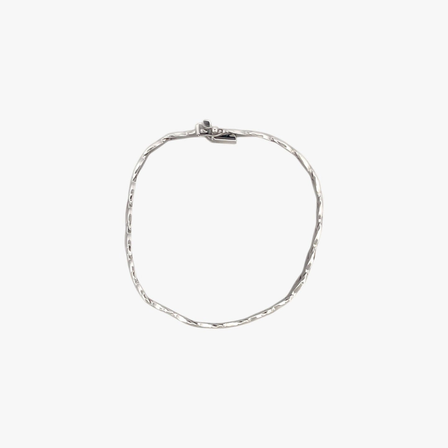 Comprar pulsera realizada en oro blanco de 18kt. Esta pulsera dispone de cierre de cajón con brazo de seguridad. Joyería segunda mano Barcelona.