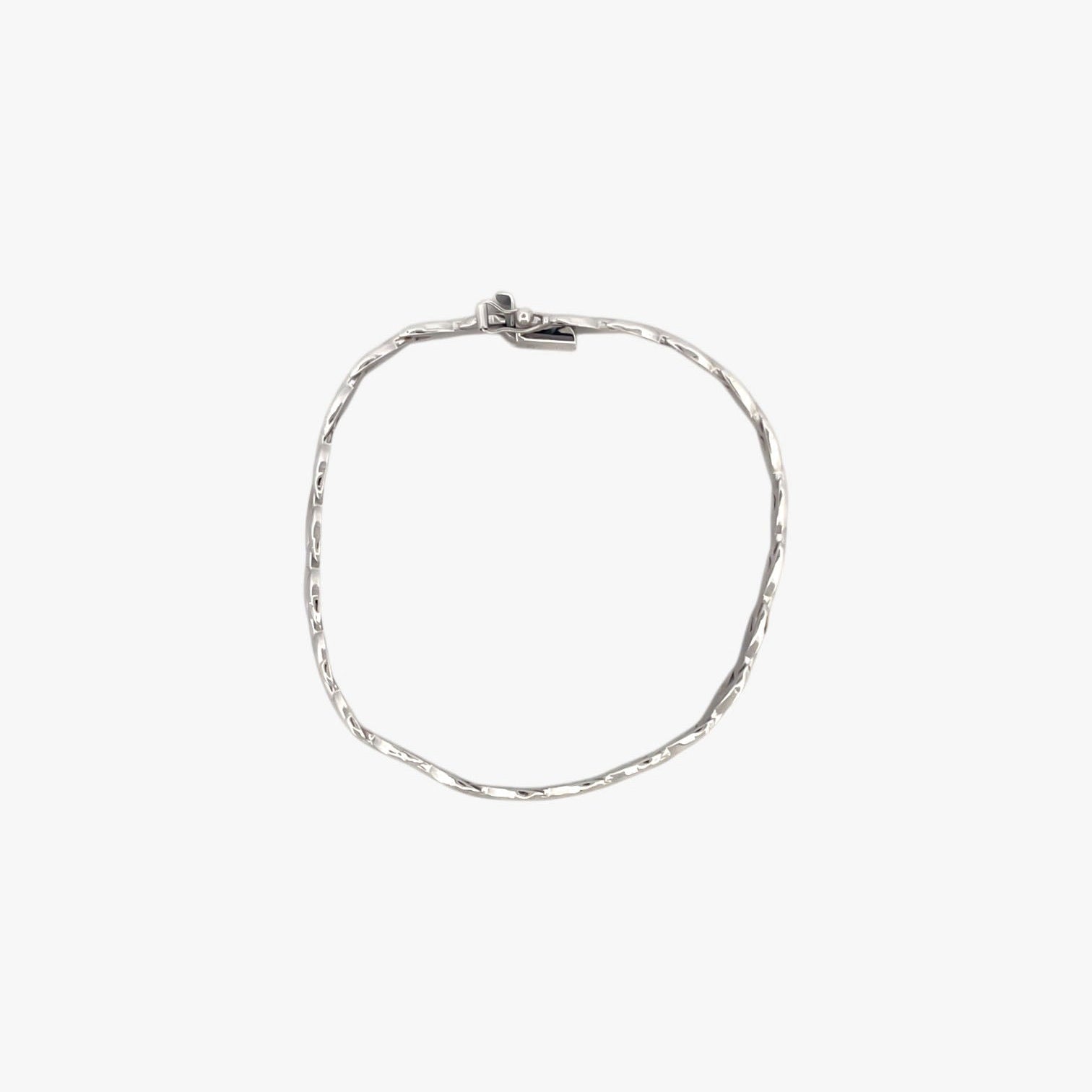 Comprar pulsera realizada en oro blanco de 18kt. Esta pulsera dispone de cierre de cajón con brazo de seguridad. Joyería segunda mano Barcelona.