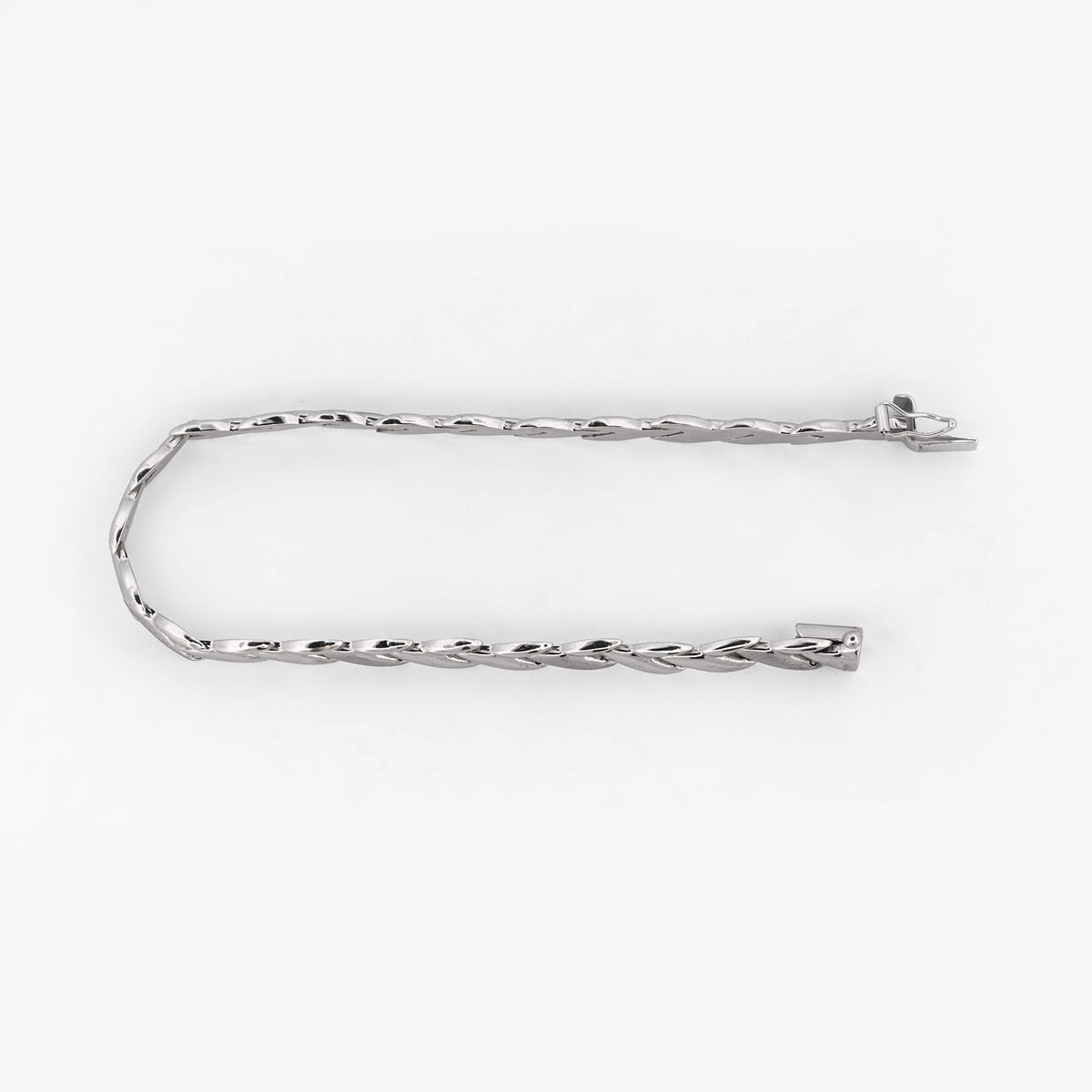Comprar pulsera realizada en oro blanco de 18kt. Esta pulsera dispone de cierre de cajón con brazo de seguridad. Joyería segunda mano Barcelona.