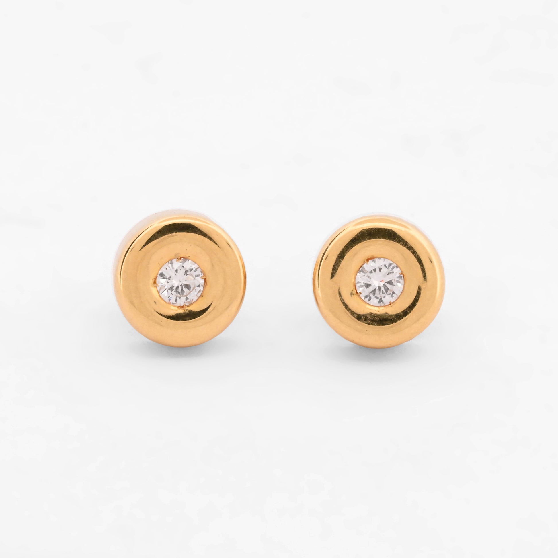 Comprar pendientes de oro amarillo de 18kt en forma redonda y con 1 diamante en cada pendiente engastado en boca. Joyas restauradas. Envío gratis a toda la península. Joyería Ian'Or.