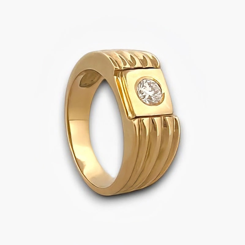 Comprar anillo tipo sello de oro amarillo de 18kt con un diamante en la parte central. Sellos de oro 18kt segunda mano.