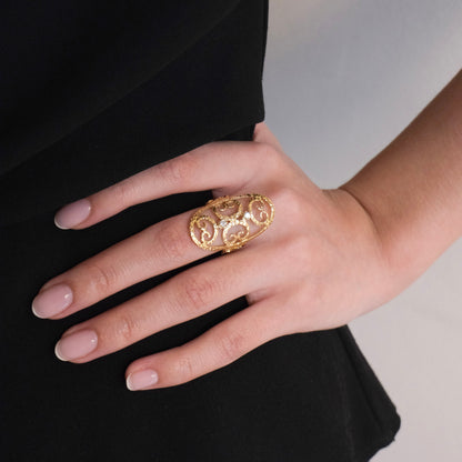 Comprar anillo original de TOUS realizado en oro amarillo de 18kt de la colección grain con 2 diamantes en la parte central. Joyas de Tous de oro baratas en Bcn.