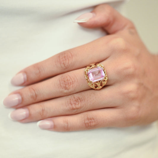  comprar anillo de oro amarillo de 18k montura calada con intrincada filigrana,rosa de francia en talla esmeralda vintage. De estilo eduardiano