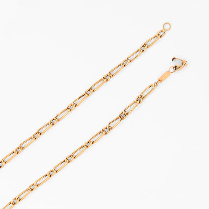 Cadena estilo Figaro de eslabones alternados de oro amarillo 18kt. Pieza equilibrada de alta resistencia y estética uniforme. Envío gratuito y pieza certificada