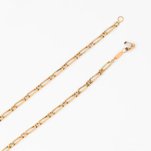 Cadena estilo Figaro de eslabones alternados de oro amarillo 18kt. Pieza equilibrada de alta resistencia y estética uniforme. Envío gratuito y pieza certificada