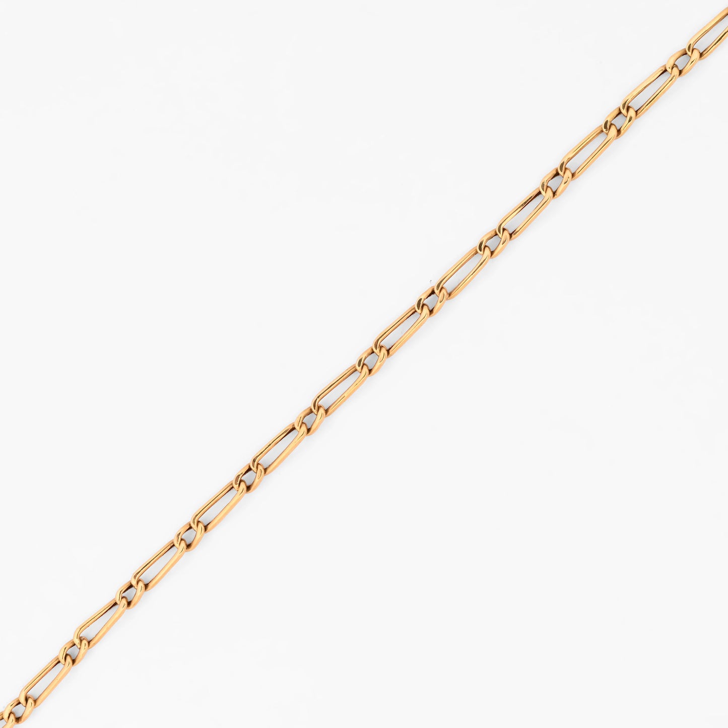 Cadena estilo Figaro de eslabones alternados de oro amarillo 18kt. Pieza equilibrada de alta resistencia y estética uniforme. Envío gratuito y pieza certificada