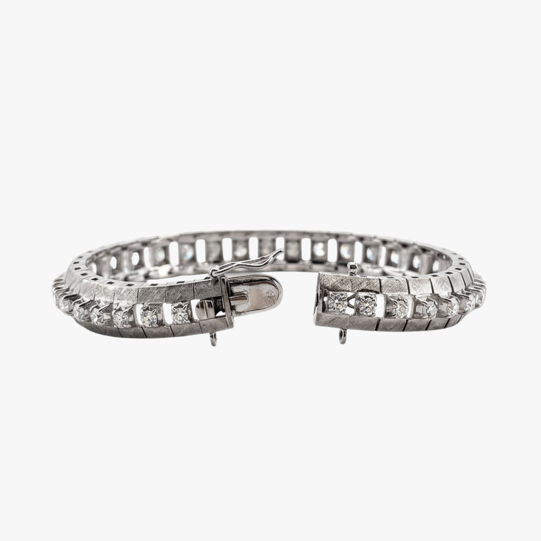 Comprar pulsera riviere de oro blanco de 18kt con 36 diamantes. Dispone de cierre cajón y cierre lateral de seguridad. Envìo gratis, pieza certificada