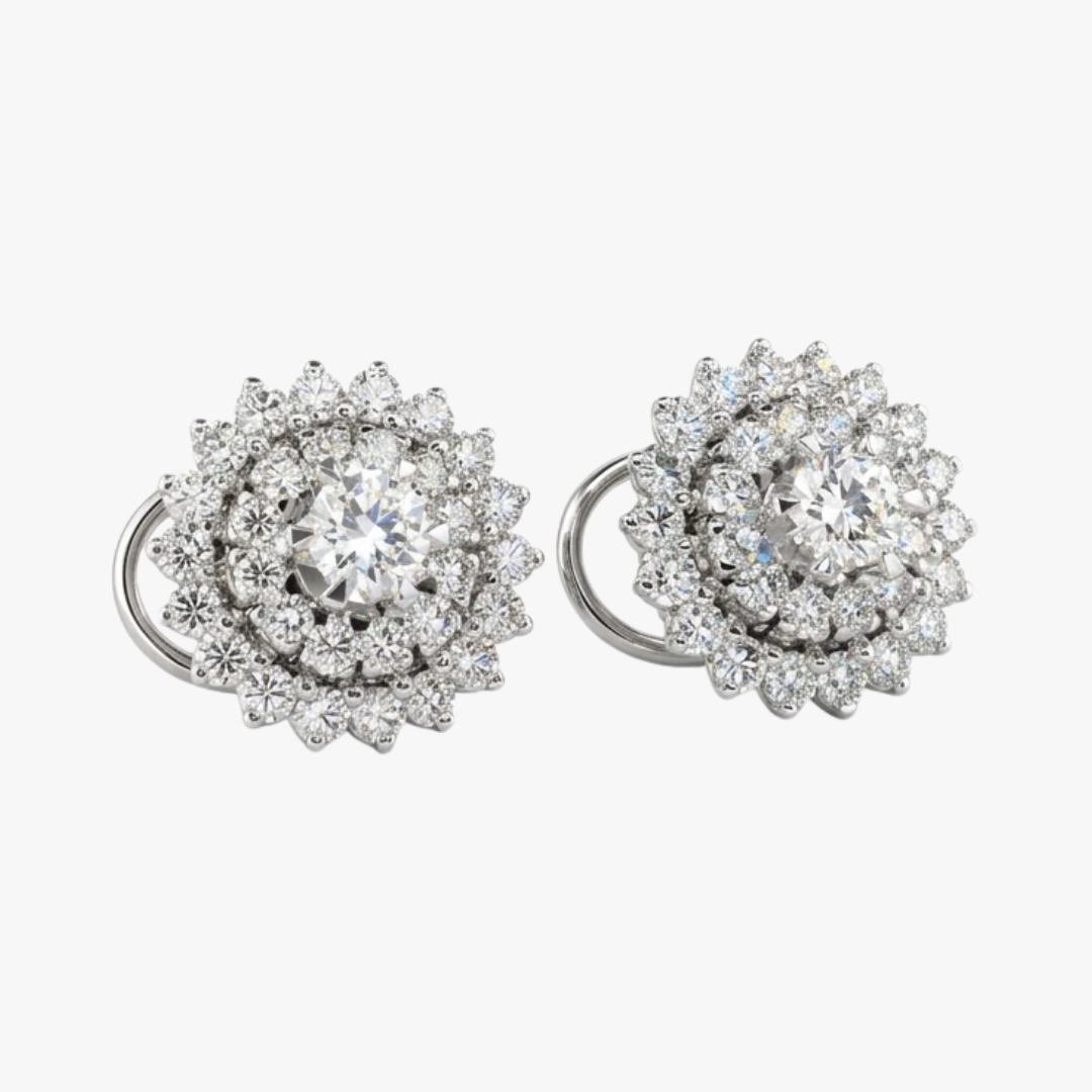 Comprar pendientes antiguos realizados en oro blanco de 18kt, con rosetón con diamante central y 30 diamantes alrededor en cada pendiente. Disponen de cierre tipo omega. Pendientes vintage oro.