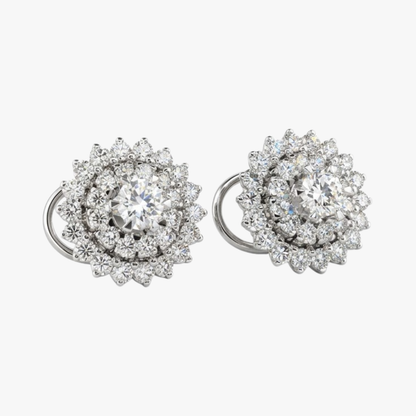 Comprar pendientes antiguos realizados en oro blanco de 18kt, con rosetón con diamante central y 30 diamantes alrededor en cada pendiente. Disponen de cierre tipo omega. Pendientes vintage oro.