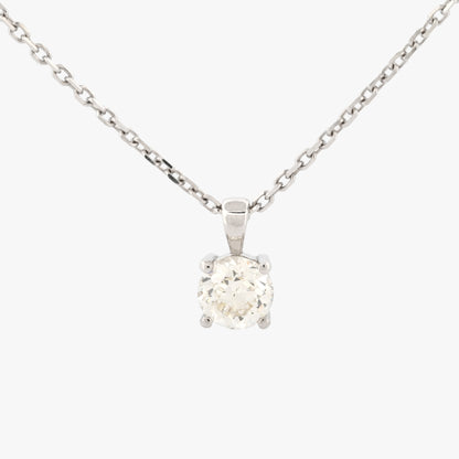 Comprar colgante tipo solitario realizado en oro blanco de 18kt con brillante de 0,92ct engastado en 4 grapas. Cadena no incluída. Joyas de segunda mano baratas. Ian'Or.