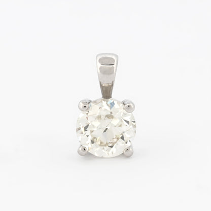 Comprar colgante tipo solitario realizado en oro blanco de 18kt con brillante de 0,92ct engastado en 4 grapas. Cadena no incluída. Joyas de segunda mano baratas. Ian'Or.