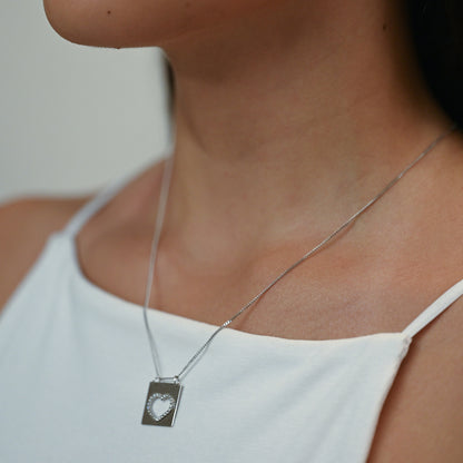 Comprar colgante de oro amarillo de 18kt en forma de rectangulo de la iconica marca de Tous. Un must imprescindible en tu joyero si eres amante de la Firma. Pieza original.