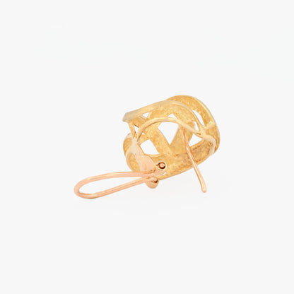 Comprar pendientes tipo lazo de tres realizados en oro amarillo de 18kt. Estos pendientes disponen de cierre tipo omega. Joyeria Barcelona.