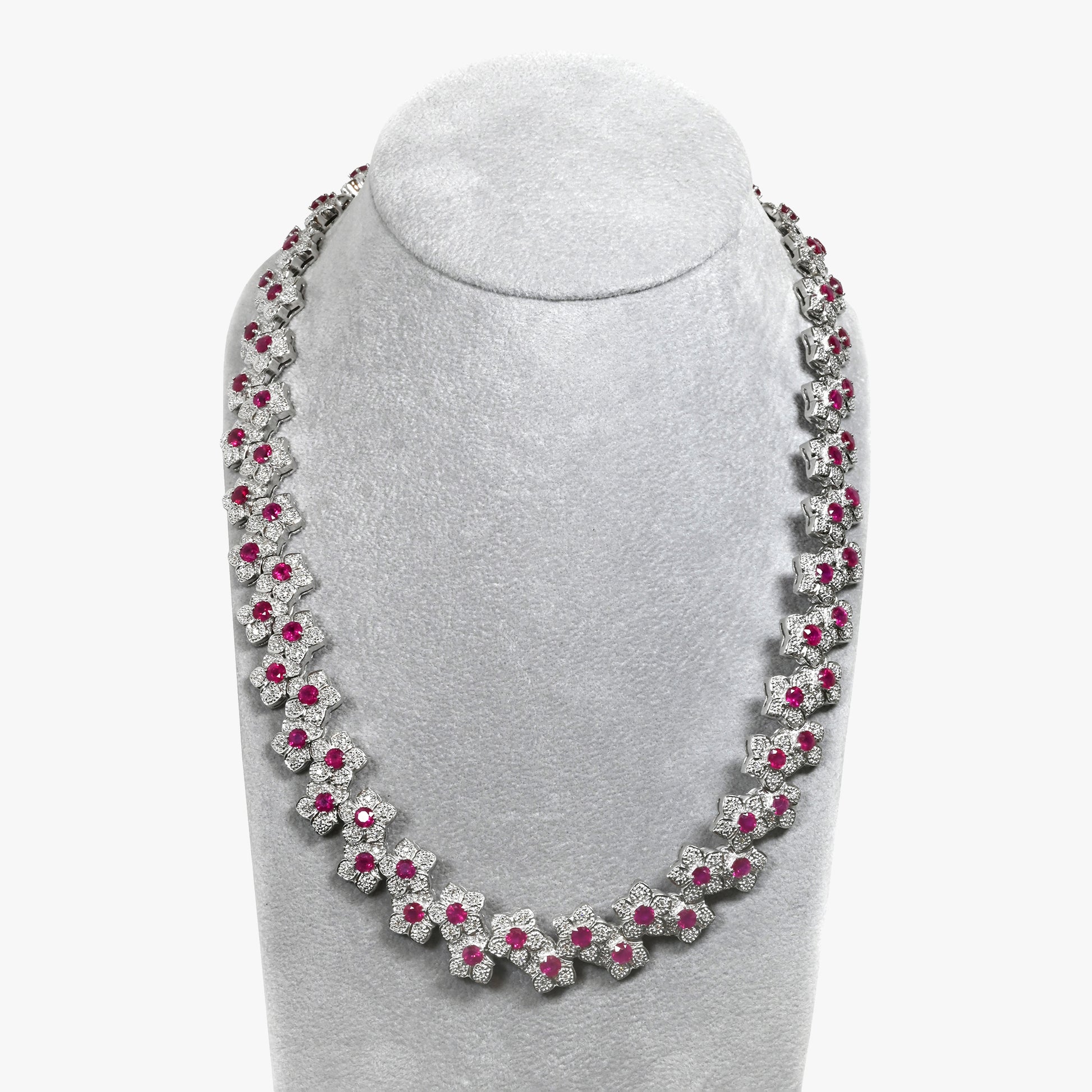 Comprar collar en oro blanco de 18kt con rubíes y diamantes talla brillante. Joyería Compro Oro Barcelona. Ian'Or.