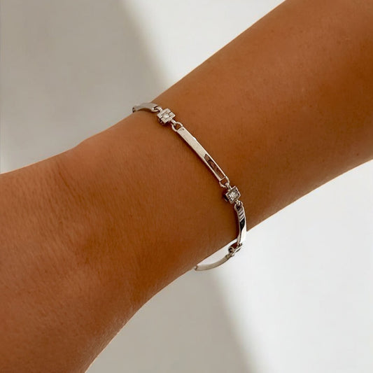 Pulsera semirrígida de Oro Blanco de 18kt con detalle de 3 eslabones. Cierre mosquetón. Joyas de segunda mano Barcelona. Joyas baratas. Ian'Or joyería.