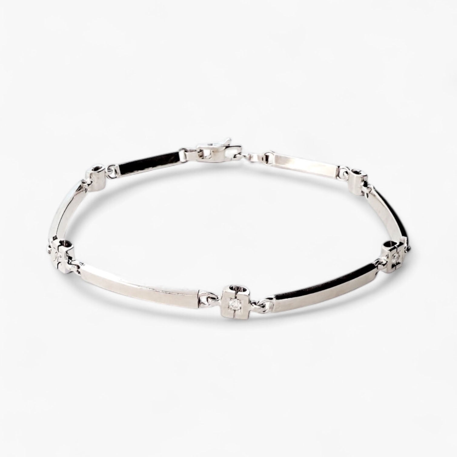 Pulsera semirrígida de Oro Blanco de 18kt con detalle de 3 eslabones. Cierre mosquetón. Joyas de segunda mano Barcelona. Joyas baratas. Ian'Or joyería.