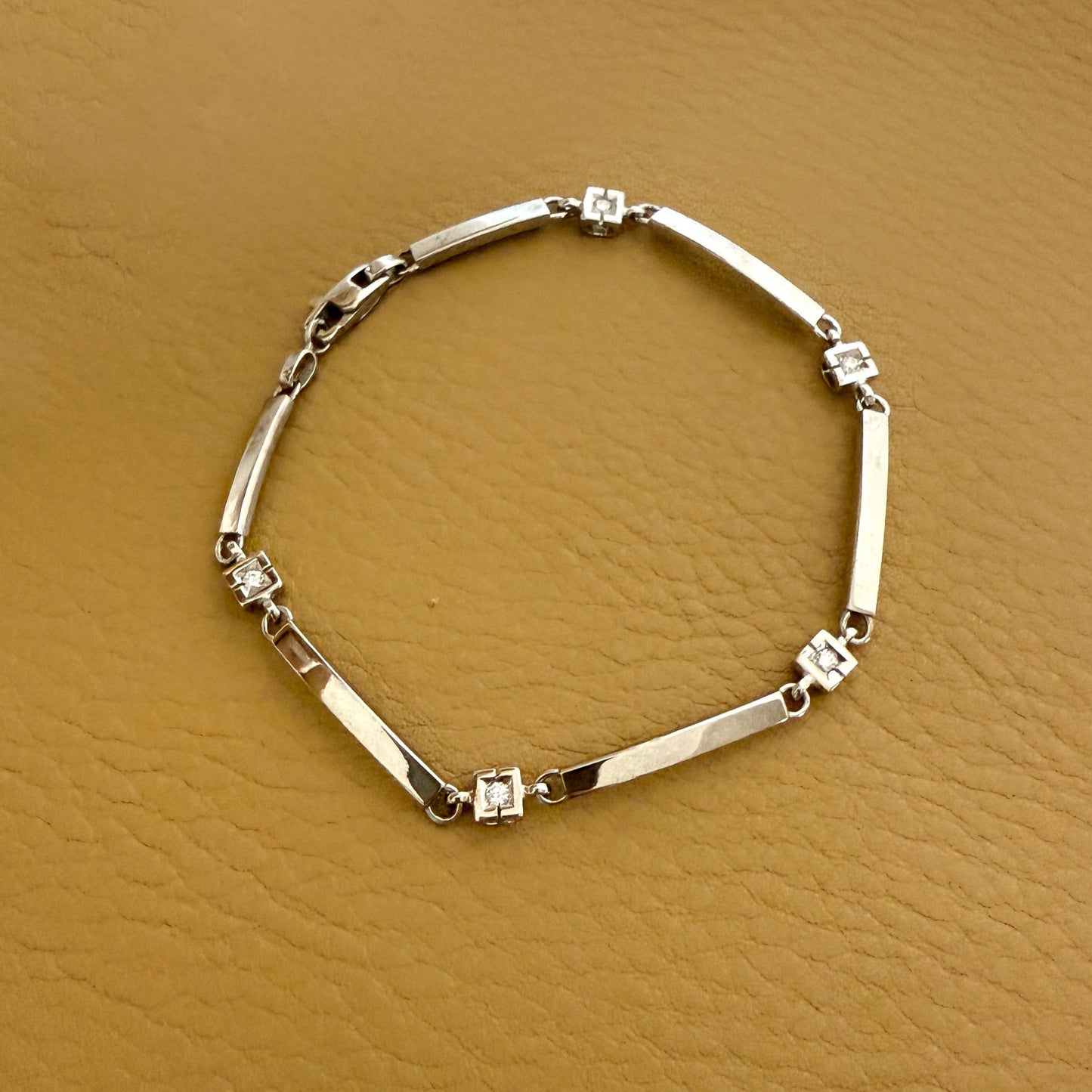 16738GV - Pulsera semirígida de Oro blanco 18kt y diamantes
