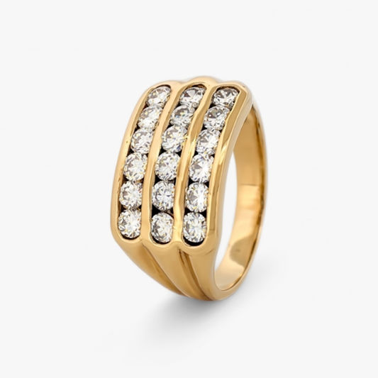 Anillo de oro amarillo de 18kt con 18 diamantes talla brillante de 0,07ct cada uno y 1,26ct en total. Anillos al mejor precio en Barcelona.
