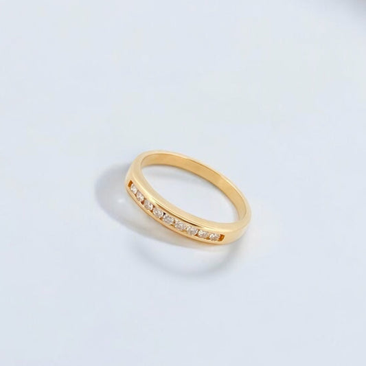 Media alianza oro amarillo 18kt con carril 9 brillantes. Joyería compro oro, dónde comprar y vender joyas al mejor precio en Barcelona. Joyas de segunda mano al mejor precio, envío gratuito. Anillos de compromiso baratos.