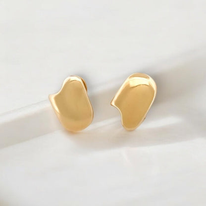 Pendientes de oro amarillo de 18kt con cierre tipo omega.
Peso: 4,46g
Medida: 20mm de largo x 11mm de ancho.
Material: Oro amarillo de 18kt.
Joyería compro oro en Barcelona y Mataró, dónde comprar y vender oro al mejor precio.