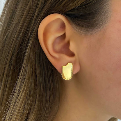 Pendientes de oro amarillo de 18kt con cierre tipo omega.
Peso: 4,46g
Medida: 20mm de largo x 11mm de ancho.
Material: Oro amarillo de 18kt.
Joyería compro oro en Barcelona y Mataró, dónde comprar y vender oro al mejor precio.