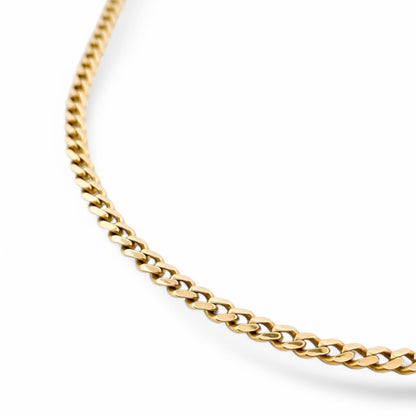 Cadena realizada en oro amarillo de 18kt con cadena barbada tipo cubana plana. Medida: 65cm de largo y cierre tipo reasa. Joya unisex. Envío gratis.