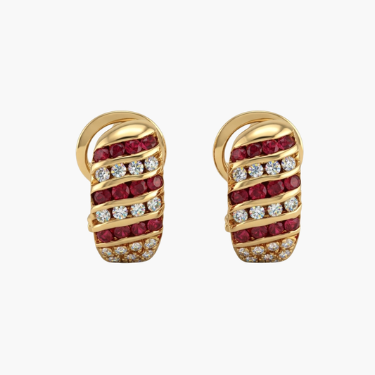 Pendientes de oro amarillo de 18kt con 17 diamantes y 12 rubíes talla brillante en cada pendiente. Estos pendientes tienen una medida de 22,25mm de alto y 13,05mm de ancho. Joyas de segunda mano, restauración y creación de joyas, compro oro Barcelona. Joyeria Ian'Or dónde comprar y vender oro y joyas al mejor precio en Barcelona.
