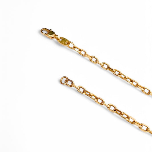 Collar de oro amarillo de 18kt con cadena forzada de eslabones con un cierre tipo mosquetón. La cadena mide 62,5cm. Cadenas de oro de 18kt baratas. Envío gratis