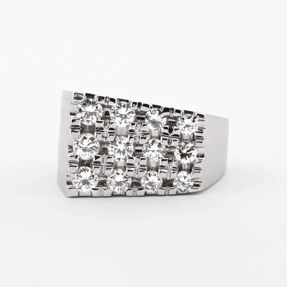 Comprar Anillo de oro blanco de 18kt tipo sello con pavé de diamantes. Joyas segunda mano restauradas. Joyería Ian'Or. Envío GRATIS y pieza certificada.
