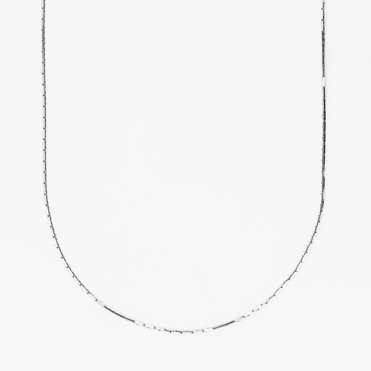 Comprar cadena de oro blanco de 18kt con eslabones de barra cilíndrica. Joyería Ian'Or. Envío GRATIS y pieza certificada.