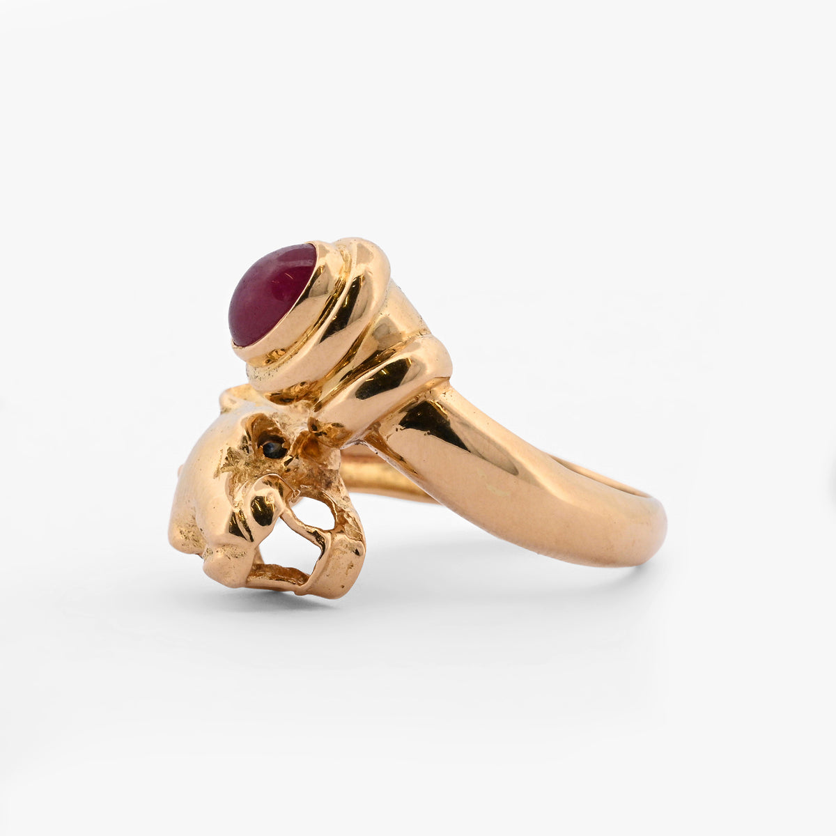 Anillo de oro amarillo de 18kt estilo pantera con rubí cabujón y diamantes. Joyas segunda mano restauradas baratas en Barcelona. Envío gratis. Joyería Ian'Or. Envío GRATIS y pieza certificada.
