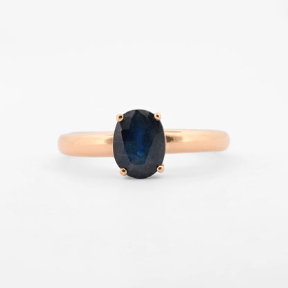 Anillo de oro amarillo de 18kt con zafiro azul ovalado. Joyas segunda mano restauradas baratas en Barcelona. Envío gratis. Joyería Ian'Or. Envío GRATIS y pieza certificada.