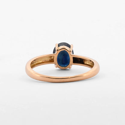 Anillo de oro amarillo de 18kt con zafiro azul ovalado. Joyas segunda mano restauradas baratas en Barcelona. Envío gratis. Joyería Ian'Or. Envío GRATIS y pieza certificada.