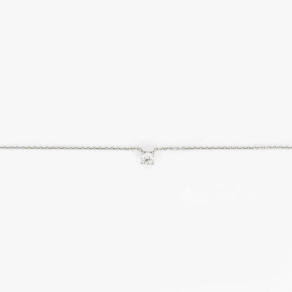 Comprar collar de oro blanco de 18kt con colgante solitario engastado. Dispone de cierre tipo reasa. Joyería Ian'Or. Envio GRATIS. Pieza certificada.