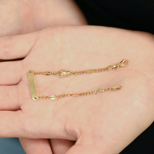 Comprar pulsera de oro amarillo de 18kt con placa central y detalle de osito. Joyeria Ian'Or. Envio gratuito, pieza certificada.