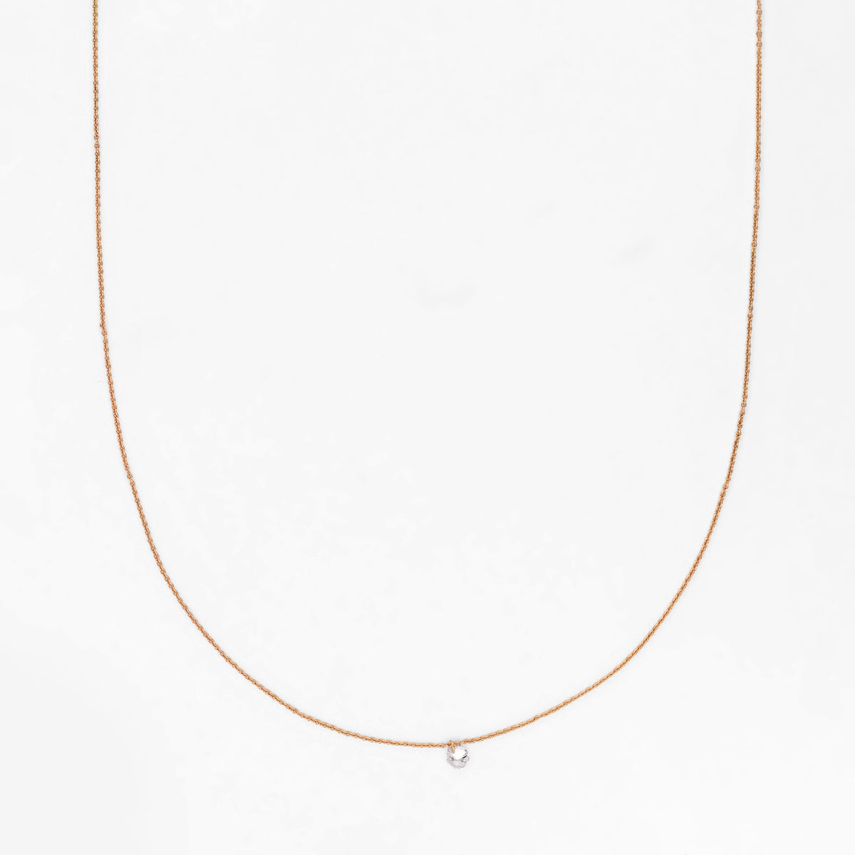 Comprar collar de oro amarillo de 18kt con colgante solitario engastado. Dispone de cierre tipo reasa. Joyería Ian'Or. Envio GRATIS. Pieza certificada.
