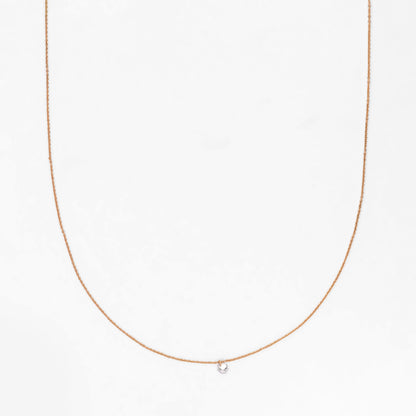 Comprar collar de oro amarillo de 18kt con colgante solitario engastado. Dispone de cierre tipo reasa. Joyería Ian'Or. Envio GRATIS. Pieza certificada.