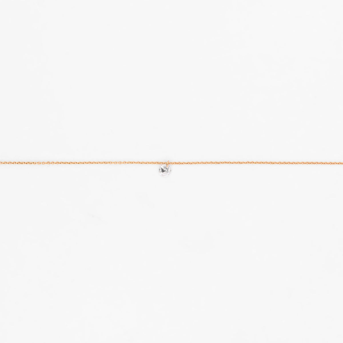 Comprar collar de oro amarillo de 18kt con colgante solitario engastado. Dispone de cierre tipo reasa. Joyería Ian'Or. Envio GRATIS. Pieza certificada.