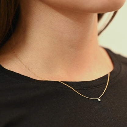 Comprar collar de oro amarillo de 18kt con colgante solitario engastado. Dispone de cierre tipo reasa. Joyería Ian'Or. Envio GRATIS. Pieza certificada.