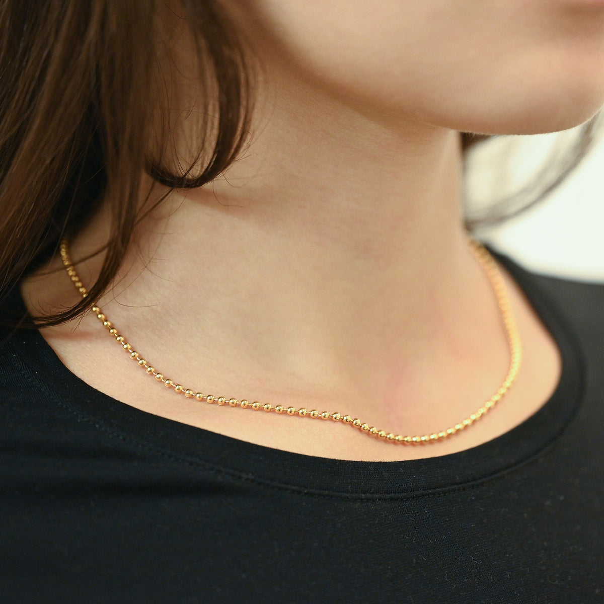 Comprar collar de oro amarillo de 18kt con cadena de eslabones tipo bola. Dispone de un cierre de mosquetón. Joya unisex. Envío GRATIS. Joyería Ian'Or.
