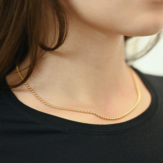 Comprar collar de oro amarillo de 18kt con cadena de eslabones tipo bola. Dispone de un cierre de mosquetón. Joya unisex. Envío GRATIS. Joyería Ian'Or.