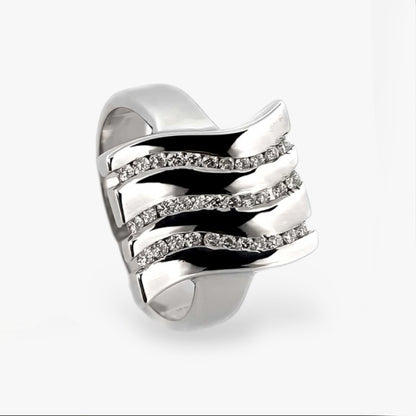 Sortija oro blanco 18kt y 3 carriles con diamantes. Joyería compro oro, dónde comprar y vender joyas en Barcelona. Joyas al mejor precio. Envío gratis.