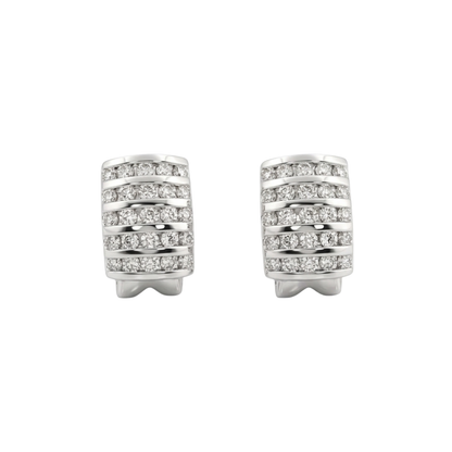 Comprar pendientes de oro blanco de 18kt con pavé de 25 diamantes talla brillante en cada pendiente, cierre omega. Barcelona, segunda mano, restauración y creación de joyas, compro oro Barcelona.