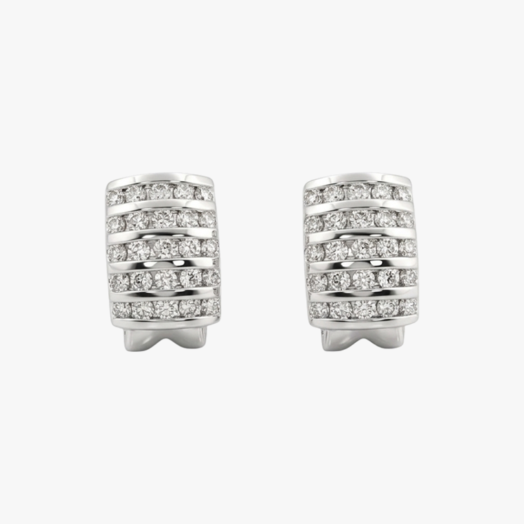 Comprar pendientes de oro blanco de 18kt con pavé de 25 diamantes talla brillante en cada pendiente, cierre omega. Barcelona, segunda mano, restauración y creación de joyas, compro oro Barcelona.