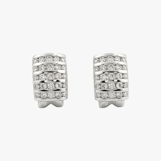 Comprar pendientes de oro blanco de 18kt con pavé de 25 diamantes talla brillante en cada pendiente, cierre omega. Barcelona, segunda mano, restauración y creación de joyas, compro oro Barcelona.