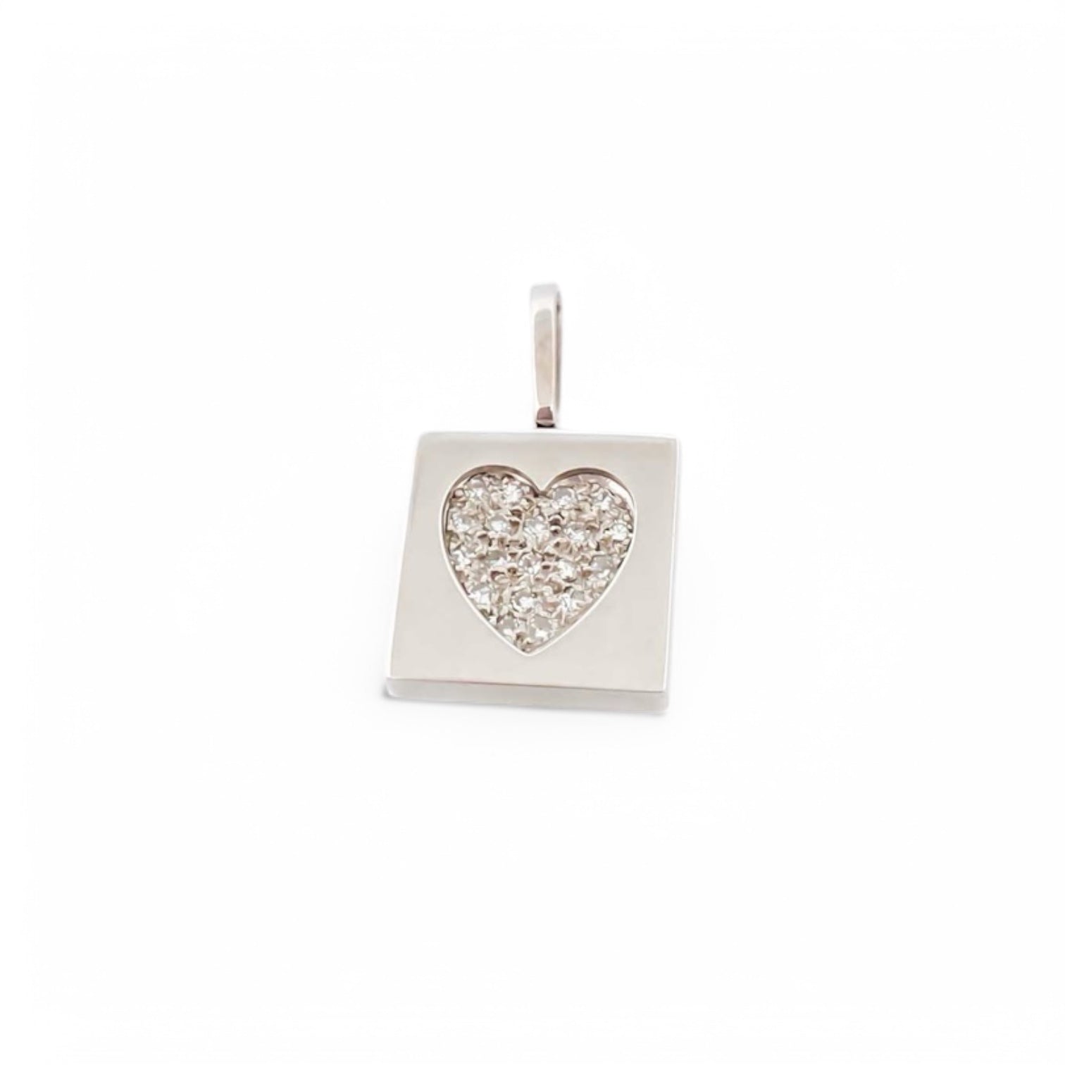 Comprar colgante cuadrado realizado en oro blanco de 18kt con pavé de diamantes talla brillante en forma de corazón. Joyas de segunda mano baratas. Ian'Or.