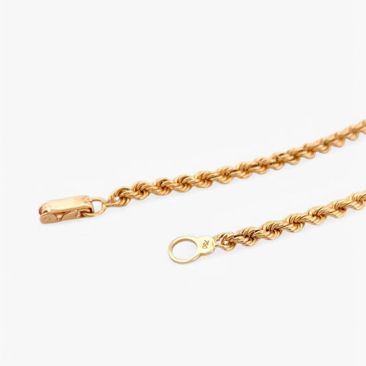 Collar de Oro amarillo de 18kt con cadena de cordón salomónico. La cadena mide 50,5cm de largo y dispone de un cierre tipo anzuelo. Dónde comprar y vender oro en Barcelona al mejor precio.