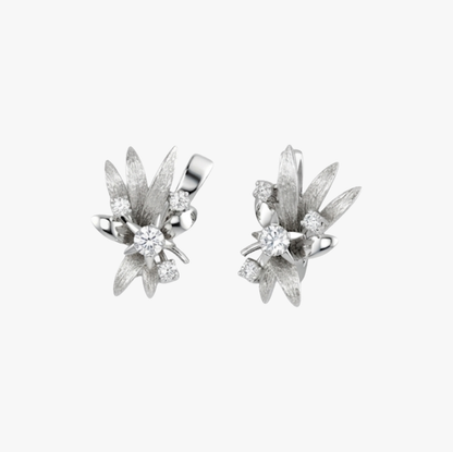Comprar pendientes vintage de oro blanco de 18k y 4 diamantes en cada pendiente. Cierre catalán. Joyas segunda mano. Envío gratis. Joyería Ian'Or.