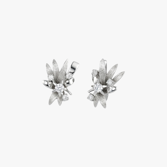 Comprar pendientes vintage de oro blanco de 18k y 4 diamantes en cada pendiente. Cierre catalán. Joyas segunda mano. Envío gratis. Joyería Ian'Or.