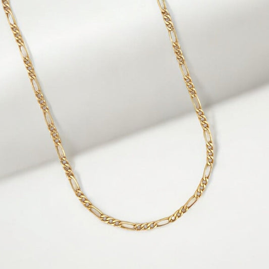 Collar de oro amarillo de 18kt con cadena tipo alterna con un cierre tipo mosquetón. La cadena mide 60cm largo. Ian'or, dónde comprar y vender oro al mejor precio en Barcelona. Joyas de segunda mano y restauradas en Barcelona.